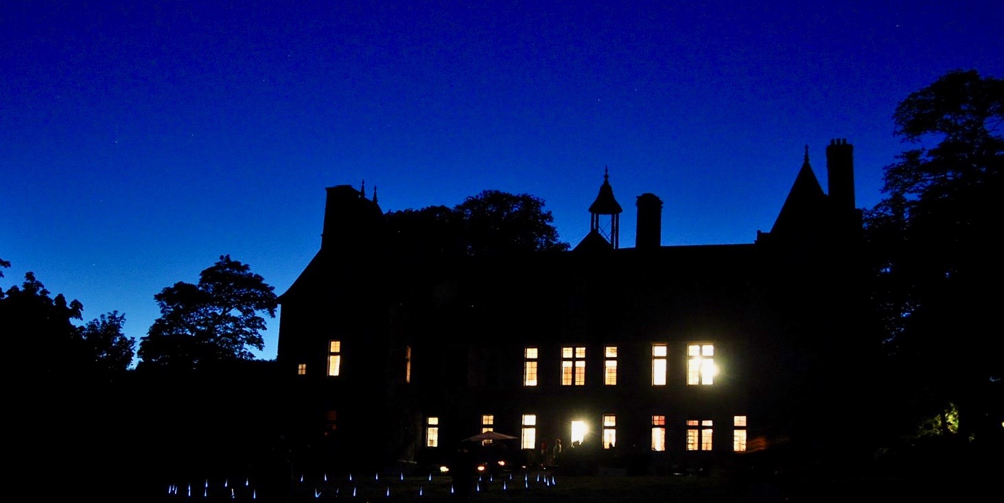 Cerisy-la-Salle,_chateau_vue_de_nuit